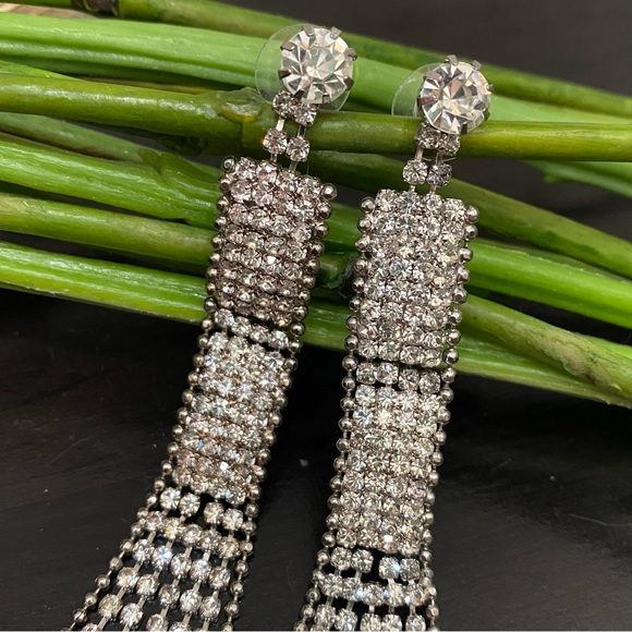 Vintage Unsigned Pavé Clear Rhinestones Drop Fringe Runway Statement Earrings - Picture 5 of 13